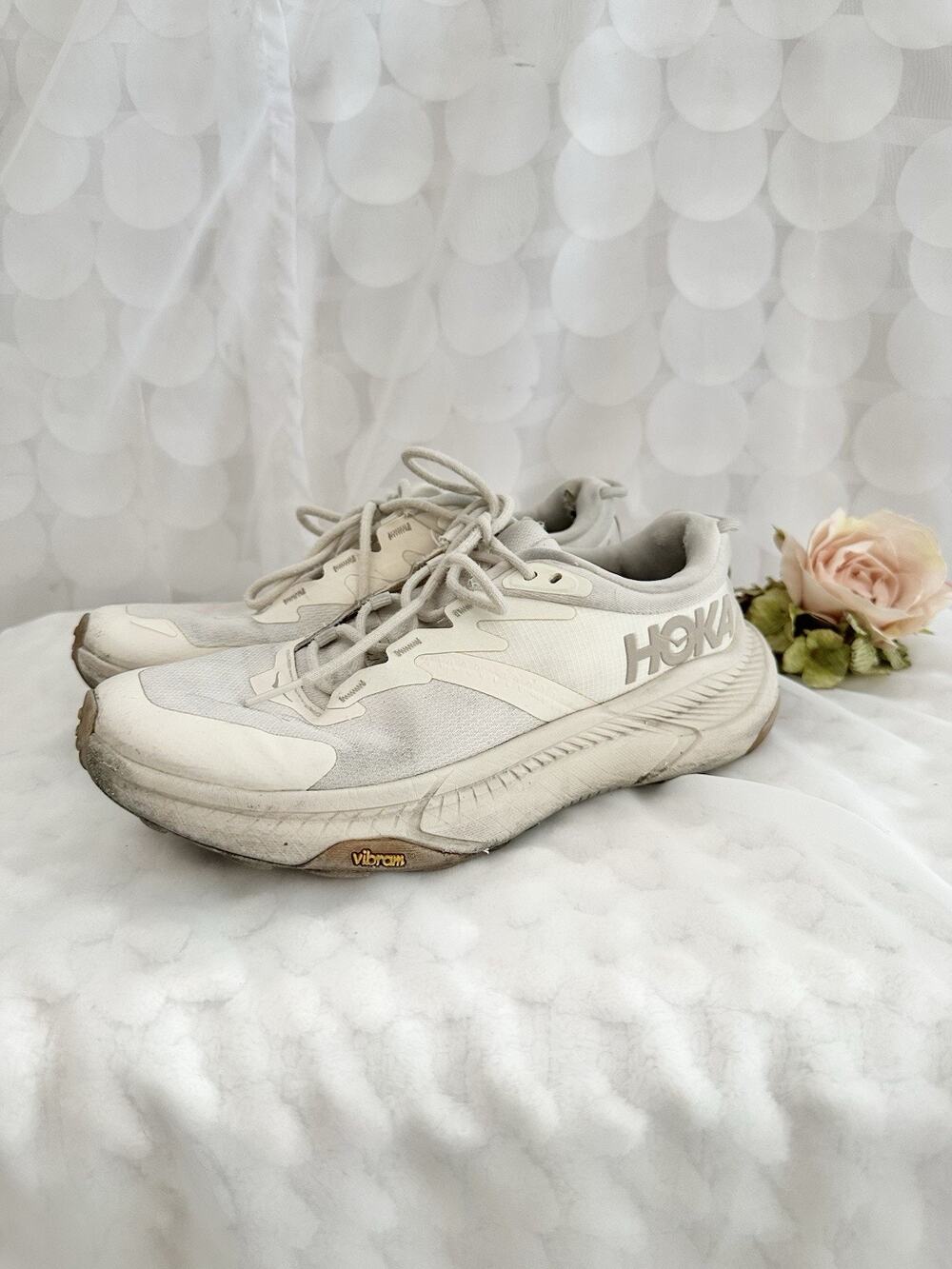 Hoka One One Transport Running Shoes Womens Size 7 B White Beige Vibram Sole